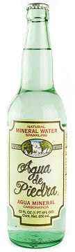 Glass agua mineral natural